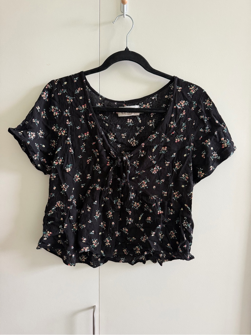 Propaganda cropped top